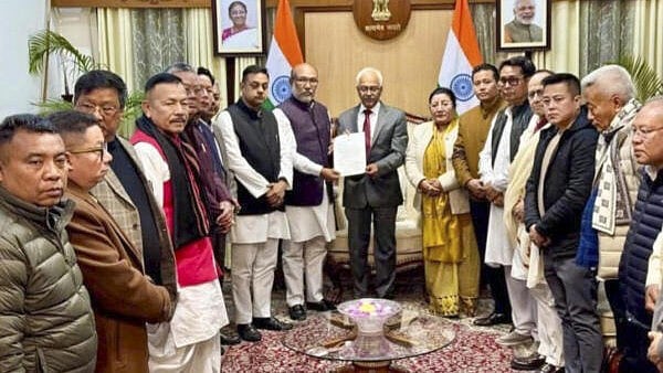 <div class="paragraphs"><p>Manipur Chief Minister N Biren Singh submits his resignation to Governor AK Bhalla, in Imphal</p></div>