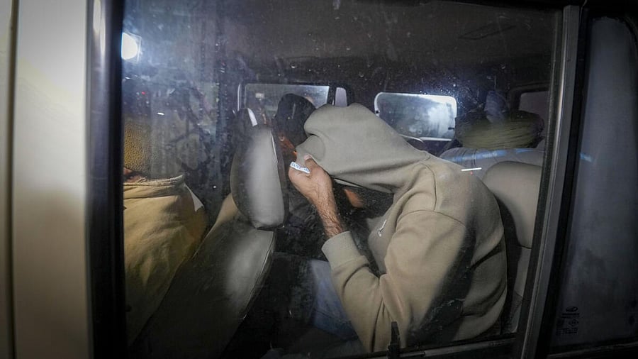 <div class="paragraphs"><p>Indians deported from the US being escorted by the police as they leave the airport in Amritsar.(Representative image)</p></div>