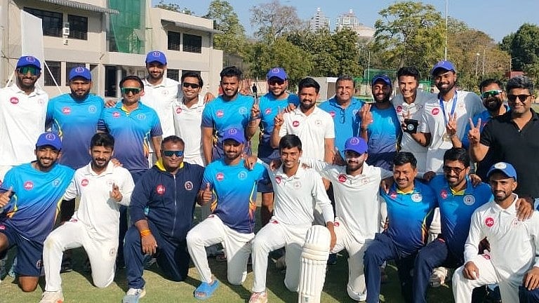 <div class="paragraphs"><p>Gujarat team</p></div>