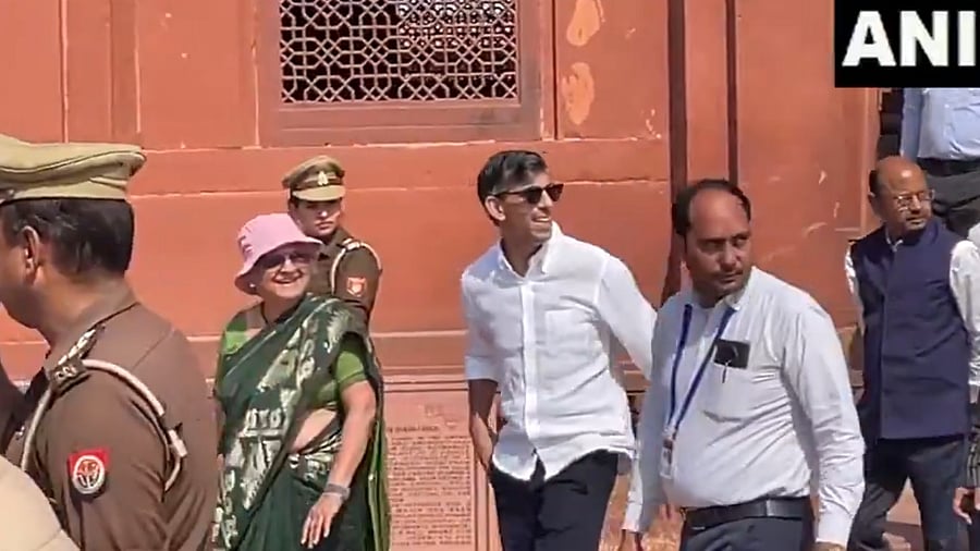 <div class="paragraphs"><p>Former British Prime Minister Rishi Sunak at the dargah of Salim Chishti in Fatehpur Sikri. </p></div>