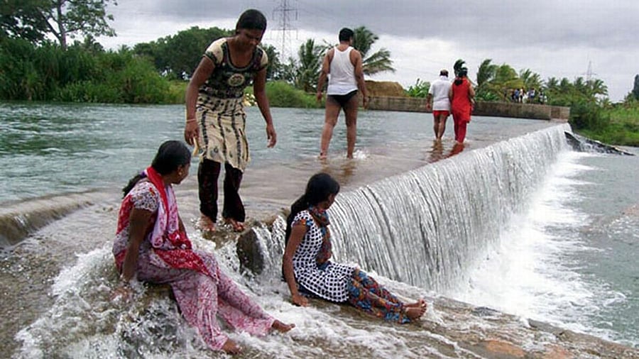 <div class="paragraphs"><p>Tourists play in water at Balamuri in Srirangapatna taluk<br>in Mandya district.</p></div>