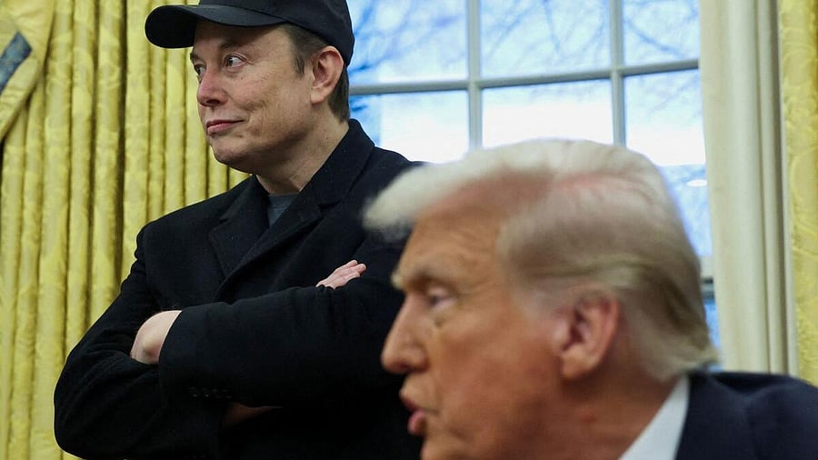 <div class="paragraphs"><p>Elon Musk seen with Donald Trump here</p></div>