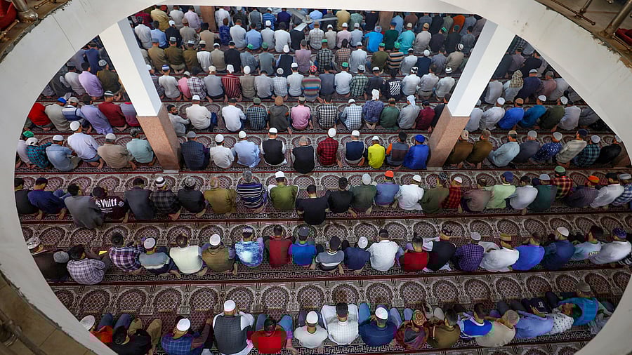 <div class="paragraphs"><p>Muslims offer 'namaz' at a mosque. (Representative image)</p></div>
