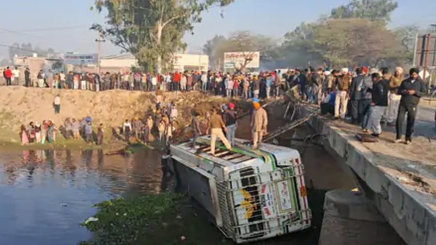 <div class="paragraphs"><p>Bus accident in Punjab</p></div>