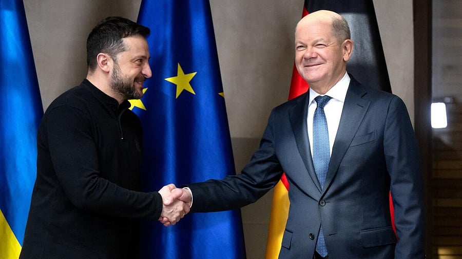 <div class="paragraphs"><p>Ukraine's Volodymyr Zelenskyy seen with Germany's Olaf Scholz</p></div>