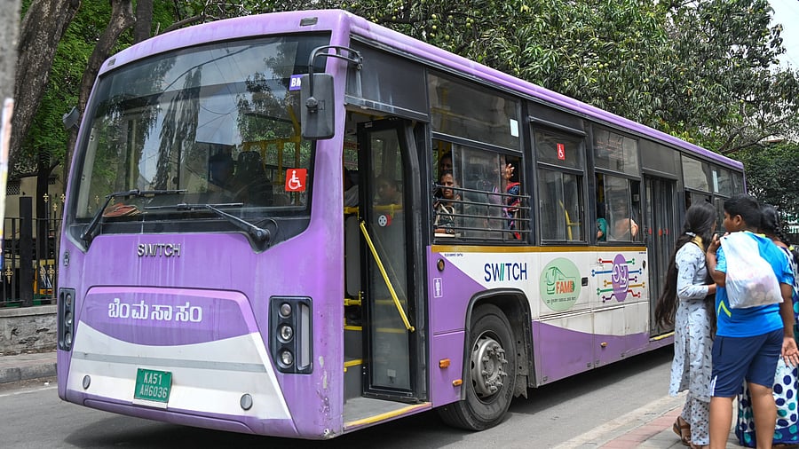 <div class="paragraphs"><p>BMTC FAME-II electric buses operation back to normal and running on road after M/s TML Smart City Mobility Solutions Limited officials discussing with drivers in Bengaluru</p></div>