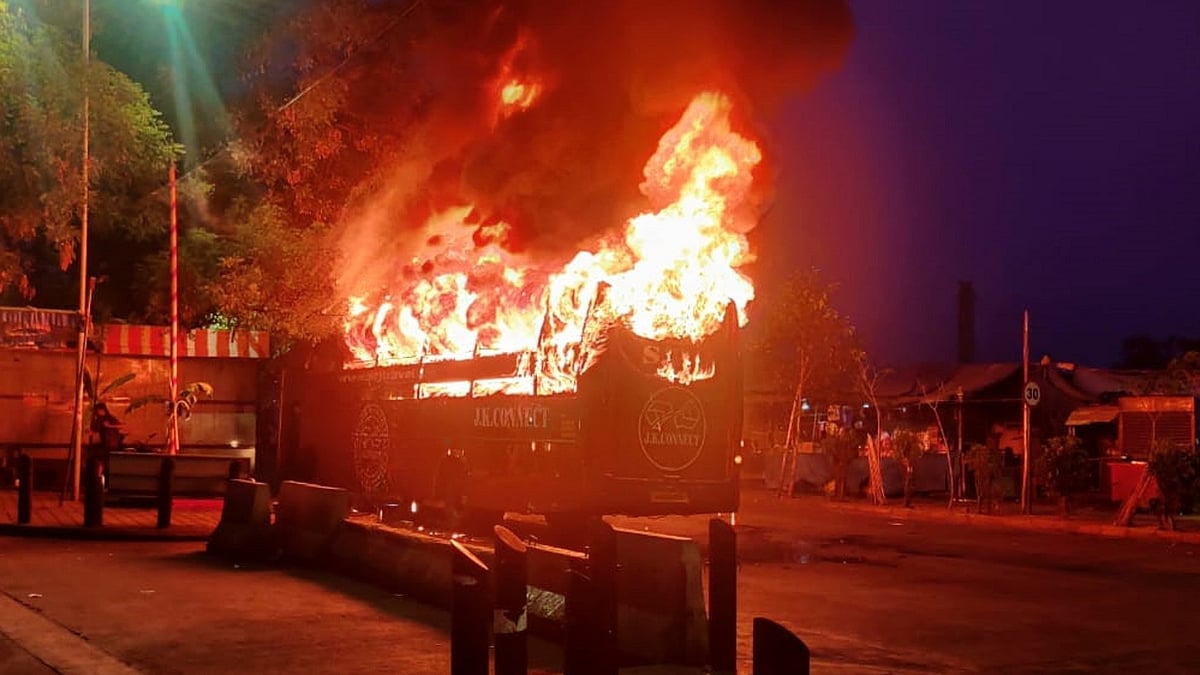 Bus carrying Maha Kumbh devotees catches fire in Jharkhand's Ramgarh ...