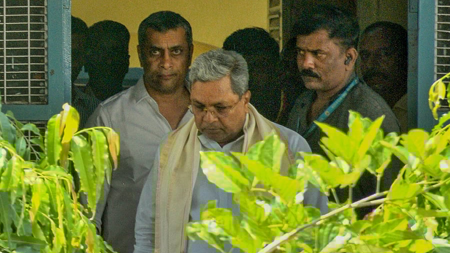 <div class="paragraphs"><p>File Photo of Karnataka Chief Minister Siddaramaiah leaving the office of Lokayukta in Mysuru after being questioned in the MUDA site allotment case.</p></div>