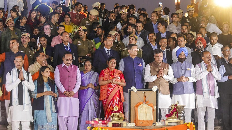 <div class="paragraphs"><p>Newly sworn-in Delhi Chief Minister Rekha Gupta with BJP National Vice President Baijayant Jay Panda, state party President Virendra Sachdeva, Minister Parvesh Verma and others during Yamuna 'Aarti', at Vasudev Ghat in New Delhi</p></div>