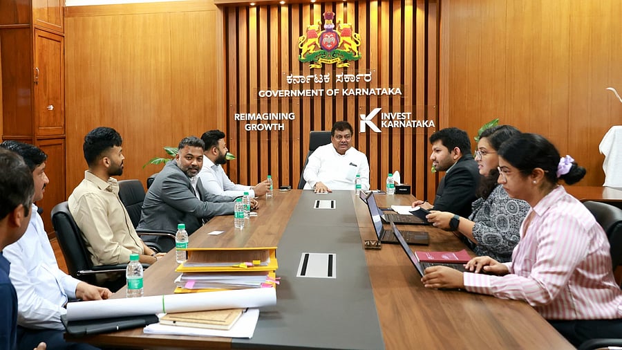 <div class="paragraphs"><p>Karnataka Industries Minister MB Patil with a delegation of&nbsp;Emmvee Energy.</p></div>