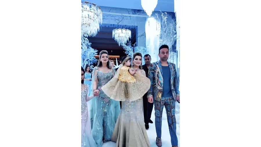 <div class="paragraphs"><p>The chairman of UAE-based ANAX Holding Satish Sanpal along with his wife Tabinda thew a birthday party for their daughter at Dubai's ultra-luxurious Atlantis The Royal.</p></div>