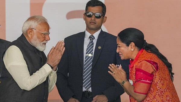 <div class="paragraphs"><p>Prime Minister Narendra Modi exchanges greetings with  Delhi Chief Minister Rekha Gupta. </p></div>