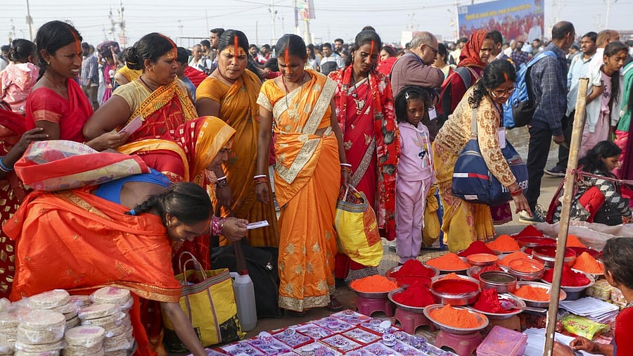 <div class="paragraphs"><p>A Mumbai-based eye surgeon has set up a camp at the Maha Kumbh to detect eye defects among devotees and recommend treatments free of cost.</p></div>