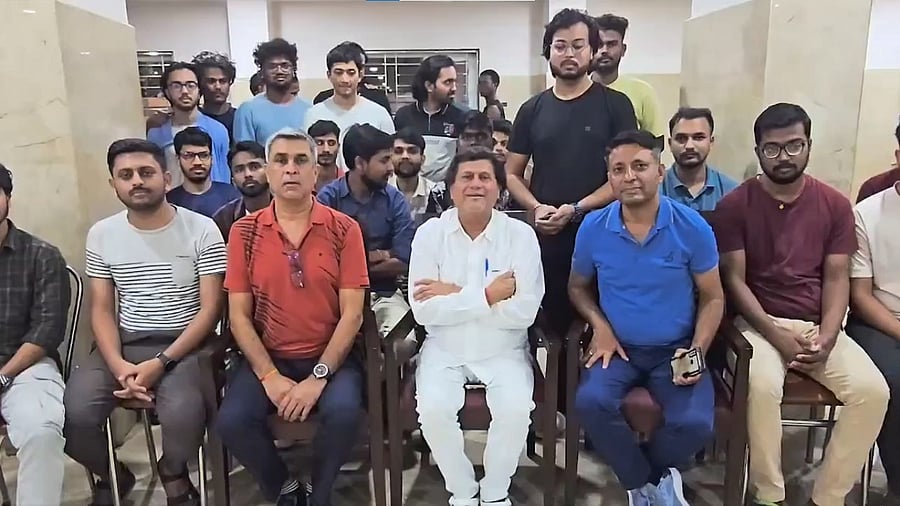 <div class="paragraphs"><p>Kalinga Institute of Industrial Technology (KIIT) founder Achyuta Samanta(c) giving his apology.</p></div>