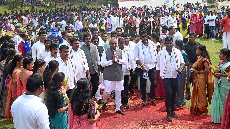<div class="paragraphs"><p>Minister for Rural Development and Panchayat Raj Priyank Kharge greet on his arrival at Hombelaku’, a sports and cultural meet for elected representatives and employees of urban local bodies and Gram Panchayats of Dakshina Kannada and Udupi districts , held at Sahyadri College of Engineering and Management in Adyar.&nbsp;</p></div>