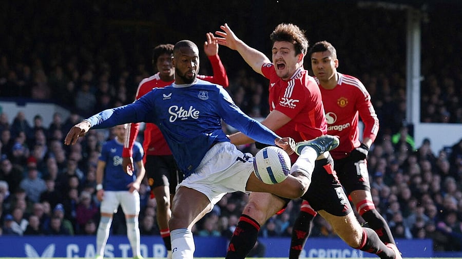 <div class="paragraphs"><p> Everton's Beto scores their first goal </p></div>