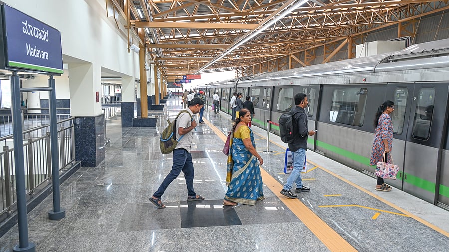<div class="paragraphs"><p>Rising metro fares have forced many commuters to switch back to private transport, leading to a decline in daily ridership. </p></div>