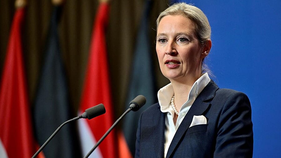 <div class="paragraphs"><p>AfD party co-leader Alice Weidel visits Budapest.</p></div>