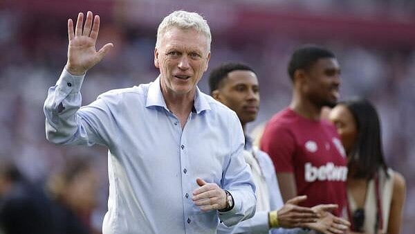 <div class="paragraphs"><p>West Ham United manager David Moyes celebrates after his last home match as West Ham United manager.</p></div>