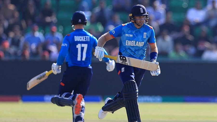 <div class="paragraphs"><p> England's Joe Root and Ben Duckett in action as they run between the wickets. </p></div>