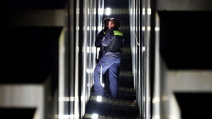 <div class="paragraphs"><p>Police officers work at the Holocaust Memorial after a suspected knife attack</p></div>