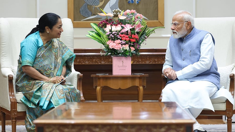 <div class="paragraphs"><p> Delhi Chief Minister Rekha Gupta met Prime Minister Narendra Modi on Saturday in their first formal meeting after she took charge.</p></div>