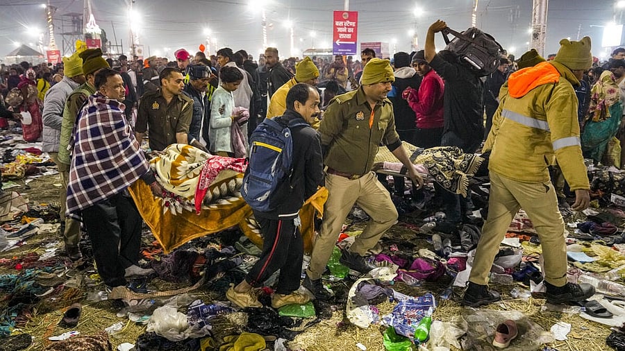 <div class="paragraphs"><p>In this file image, rescue personnel carry an injured devotee after the stampede in Maha Kumbh. </p></div>