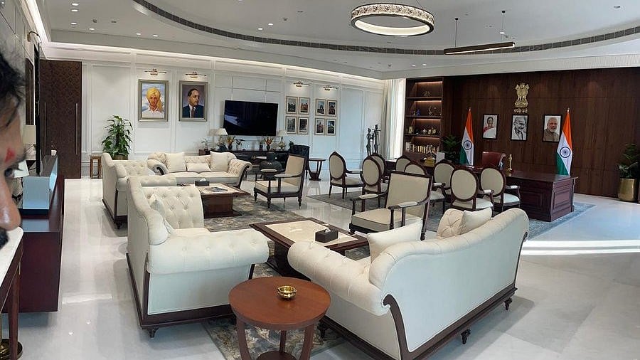 <div class="paragraphs"><p>Delhi CM Rekha Gupta posted a picture of her office on X with photos of Bhagat Singh, Ambedkar and Mahatma Gandhi.</p></div>