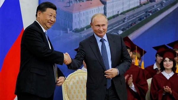 <div class="paragraphs"><p>Chinese President Xi Jinping and Russian President Vladimir Putin shake hands</p></div>