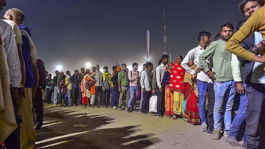 <div class="paragraphs"><p>Devotees wait in queues for food which is being served for free, upon their arrival on the eve of 'Maha Shivratri' festival</p></div>
