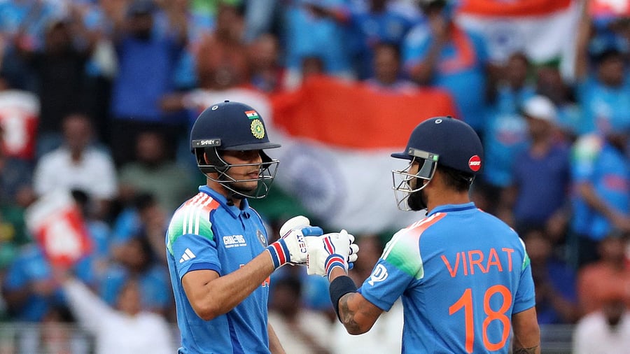 <div class="paragraphs"><p>Shubman Gill bumps fists with Virat Kohli </p></div>