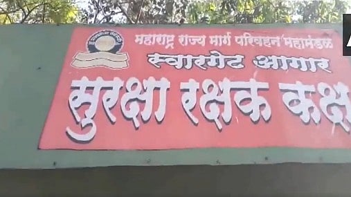 <div class="paragraphs"><p>Shiv Sena (UBT) leader Vasant More along with other party leaders, held a protest at the Swargate bus stand over the alleged rape of a 26-year-old woman.</p></div>