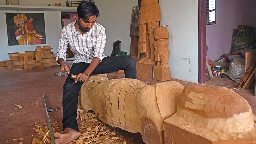 <div class="paragraphs"><p>Pratheek works on a statue. </p></div>