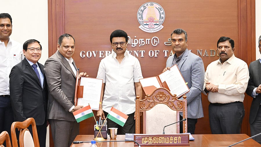 <div class="paragraphs"><p>Tamil Nadu CM M K Stalin and the delegation from Everan Kothari after signing the MoU.</p></div>