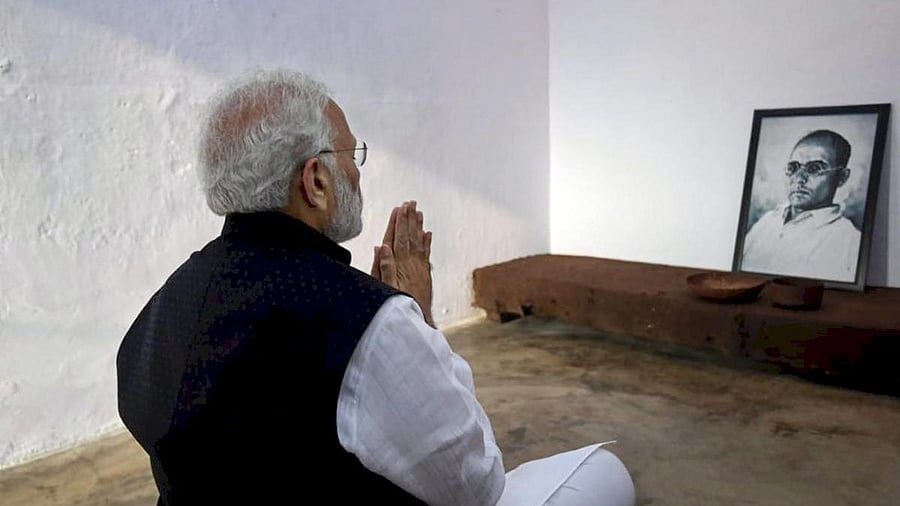 <div class="paragraphs"><p>Prime Minister Narendra Modi pays homage to V D Savarkar. </p></div>