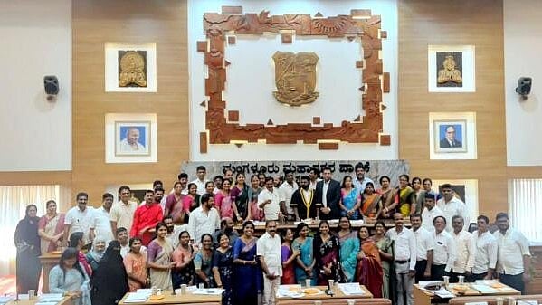 <div class="paragraphs"><p>Members of the Mangaluru City Corporation Council pose for a photograph during the last council meeting of the current term.</p></div>