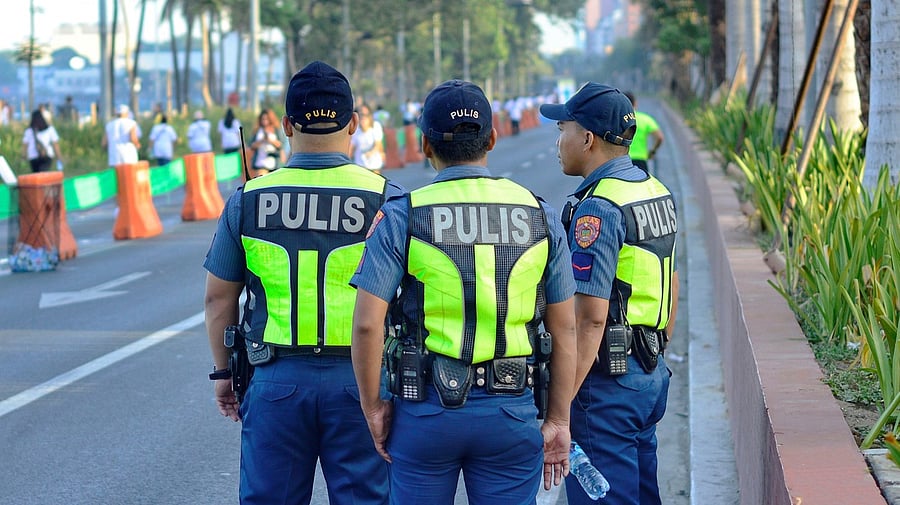 <div class="paragraphs"><p>Image showing police in the Philippines.</p></div>