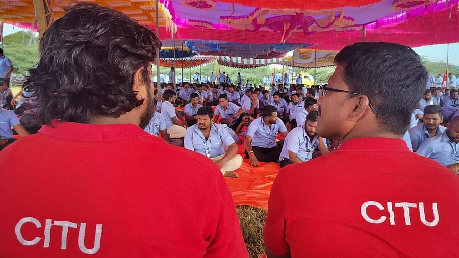 <div class="paragraphs"><p>Workers of the Samsung facility attend a strike.</p></div>