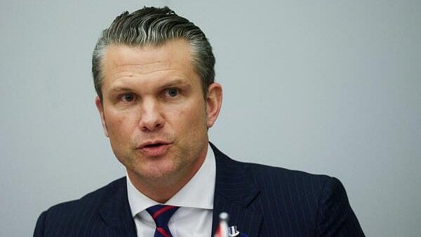 <div class="paragraphs"><p>US Defense Secretary Pete Hegseth</p></div>