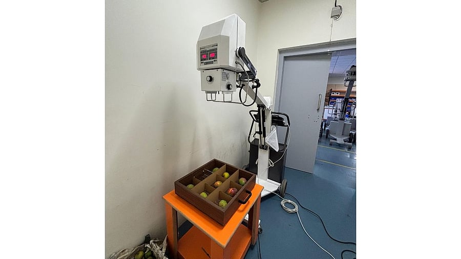 <div class="paragraphs"><p>The machine without the outer cabinet, at protected laboratory. </p></div>