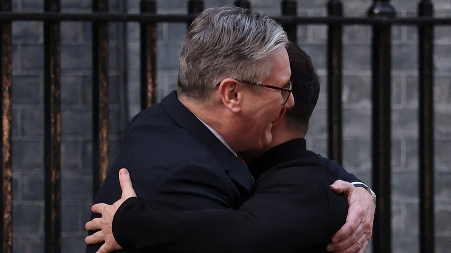 <div class="paragraphs"><p>British Prime Minister Keir Starmer meets Ukrainian President Volodymyr Zelenskyy at Downing Street in London, Britain, March 1, 2025.</p></div>