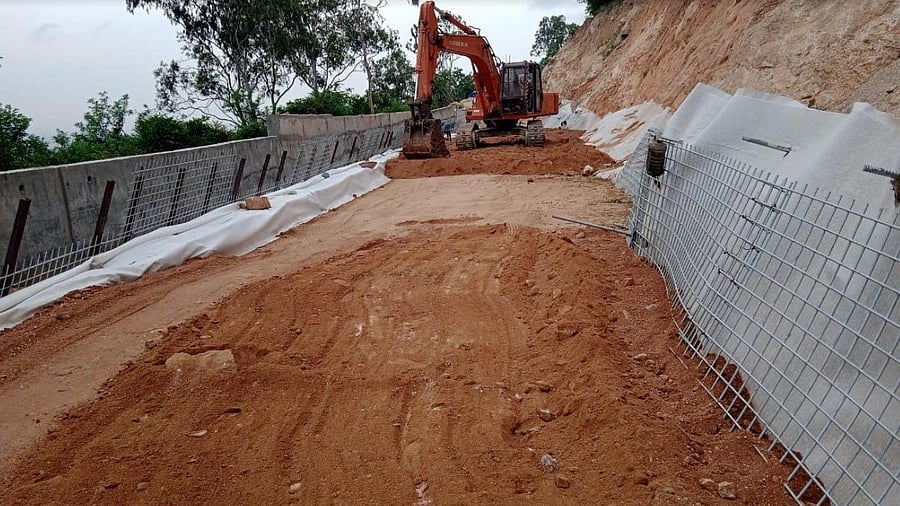 <div class="paragraphs"><p>Representative image of a road.&nbsp;</p></div>