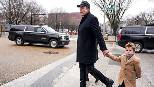 <div class="paragraphs"><p>Elon Musk walks with his son X Æ A-12, on the day he met with Indian Prime Minister Narendra Modi at Blair House, in Washington.</p></div>