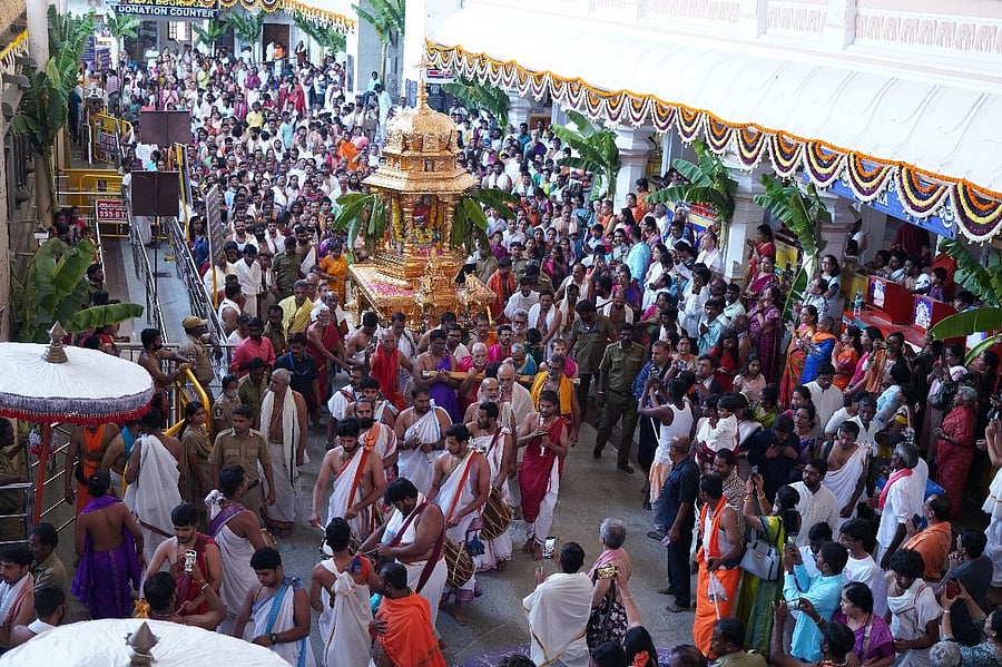 <div class="paragraphs"><p>Devotees participate in Sri Rayara Rathotsava on the premises of Sri Raghavendra Swami Mutt in Mantralaya on Saturday, as part Guru Vaibhavotsava 2025 of Sri Raghavendra Swami of Mantralaya. </p></div>