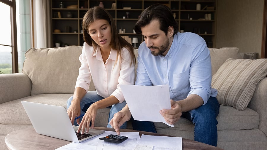 <div class="paragraphs"><p>Image showing a couple calculating expenses. For representational purposes.</p></div>