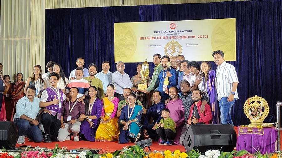 <div class="paragraphs"><p>Central Railway’s Cultural Team with theiraward.</p></div>