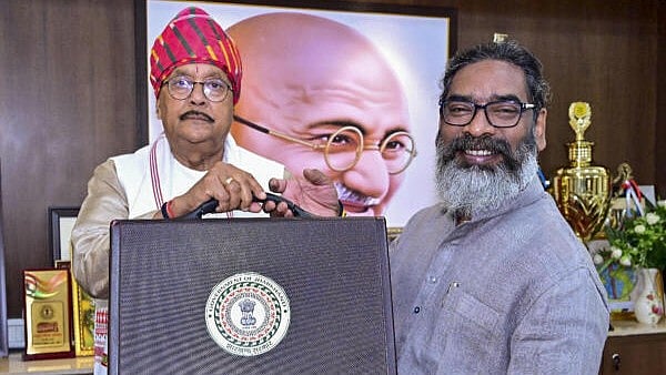 <div class="paragraphs"><p>Jharkhand Chief Minister Hemant Soren with Finance Minister Radhakrishna Kishore ahead of the budget presentation in the state Assembly, in Ranchi.</p></div>