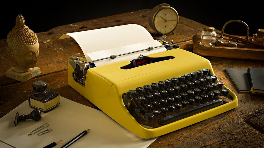 <div class="paragraphs"><p>Image showing a typewriter.</p></div>