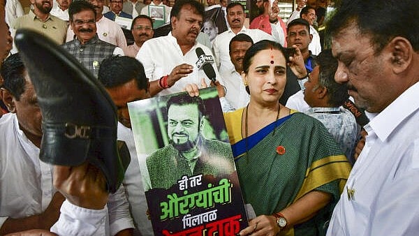 <div class="paragraphs"><p>Members of the ruling Mahayuti stage a protest against Samajwadi Party MLA Abu Asim Azmi over his remarks about Mughal emperor Aurangzeb, during the Budget session of Maharashtra Assembly, in Mumbai, Tuesday, March 4, 2025.</p></div>