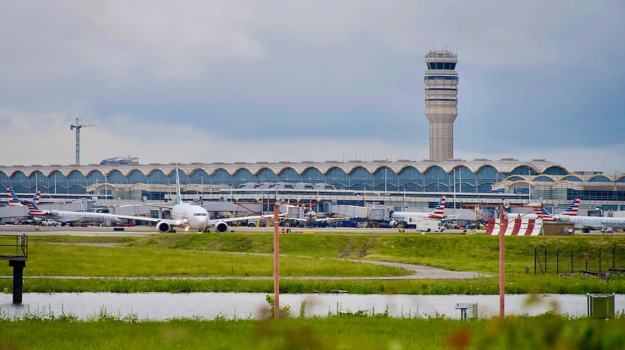 <div class="paragraphs"><p>Image showing the DC airport.</p></div>